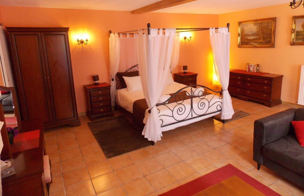 Chez Jousseaume Chambre D'Hotes Et Gites Saint-Ciers-Champagne 외부 사진